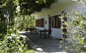 Petrouda'S Apartments